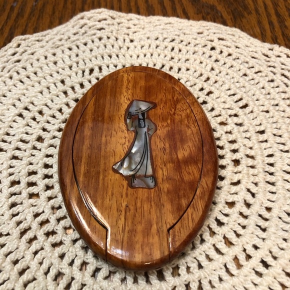 Vintage Wooden Mirror Compact Handmade - Picture 4 of 7